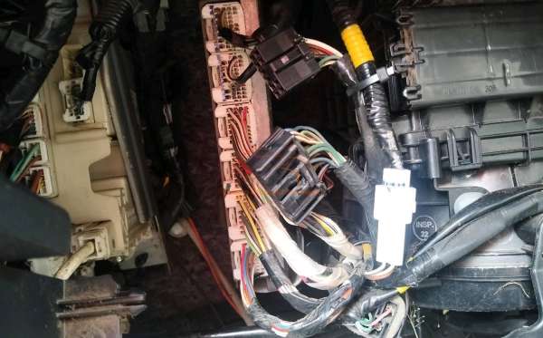 TOYOTA  HILUX  DOUBLE CABIN