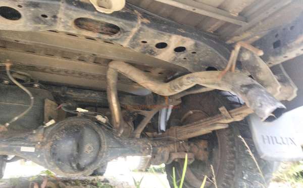 TOYOTA  HILUX  DOUBLE CABIN