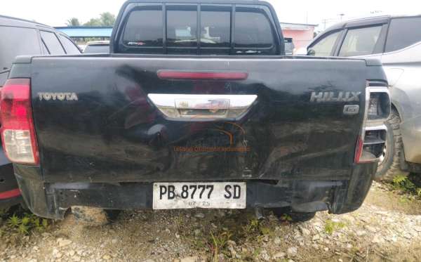 TOYOTA  HILUX  DOUBLE CABIN