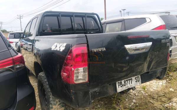 TOYOTA  HILUX  DOUBLE CABIN