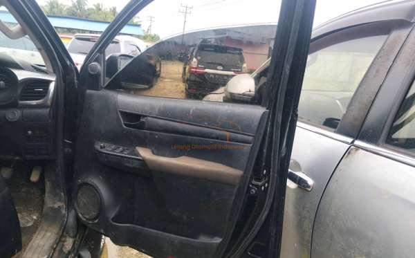 TOYOTA  HILUX  DOUBLE CABIN