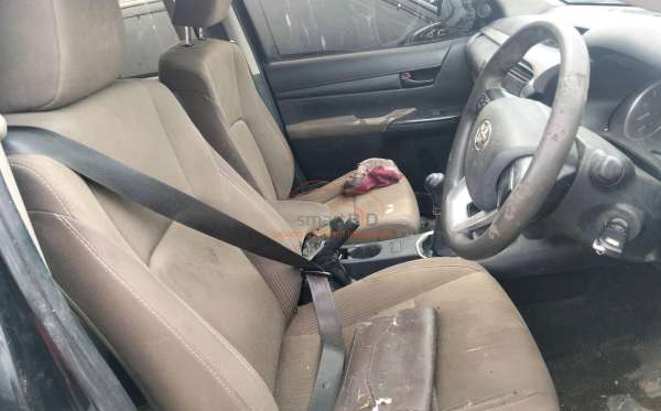 TOYOTA  HILUX  DOUBLE CABIN