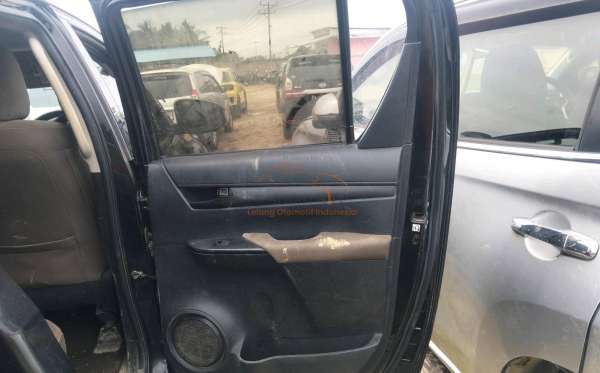 TOYOTA  HILUX  DOUBLE CABIN