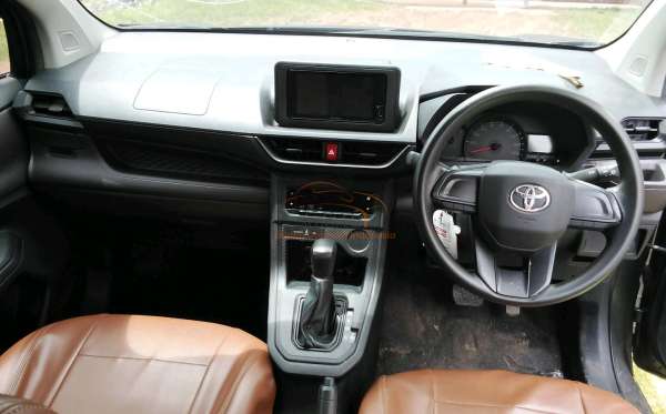 TOYOTA AVANZA 1.3 E