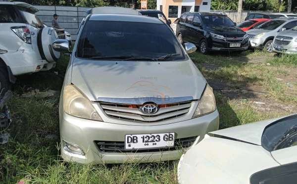TOYOTA INNOVA