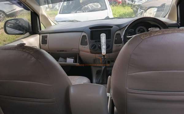 TOYOTA INNOVA