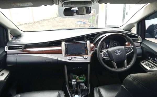 TOYOTA INNOVA VENTURER