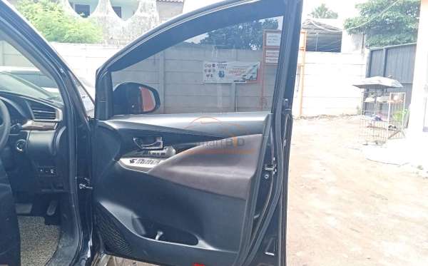 TOYOTA INNOVA VENTURER