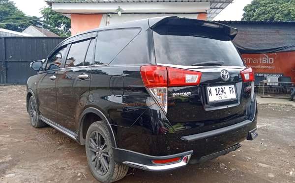 TOYOTA INNOVA VENTURER