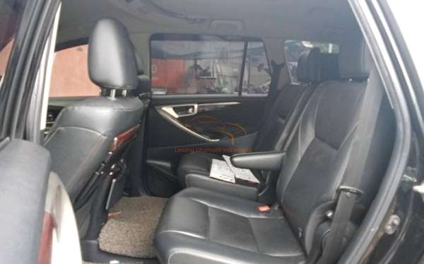 TOYOTA INNOVA VENTURER