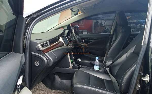 TOYOTA INNOVA VENTURER