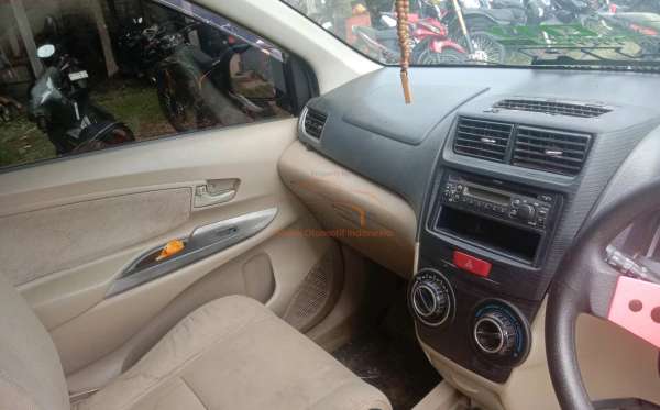 TOYOTA AVANZA 1.3 G