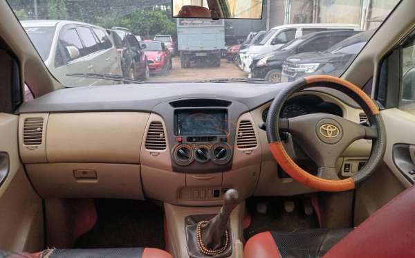 TOYOTA INNOVA