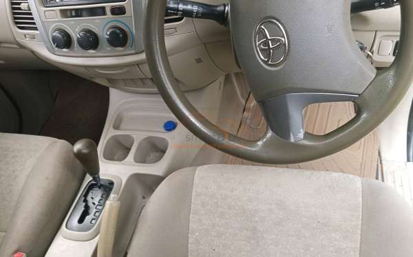 TOYOTA INNOVA G