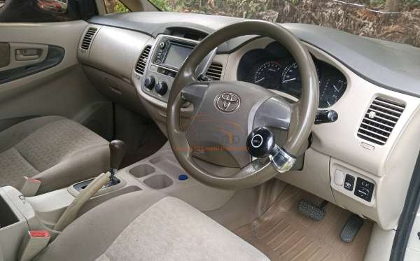 TOYOTA INNOVA G