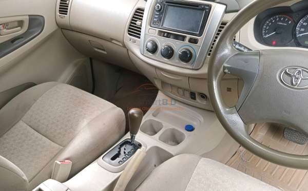TOYOTA INNOVA G