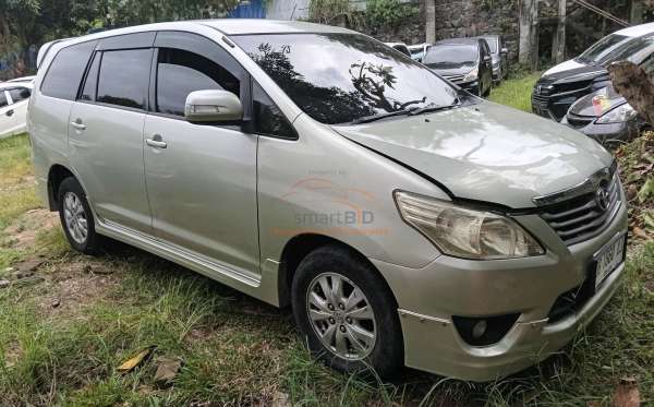 TOYOTA INNOVA G