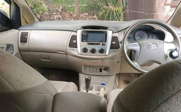 TOYOTA INNOVA G