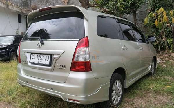 TOYOTA INNOVA G