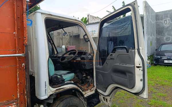 ISUZU NKR 71 HD E2-2