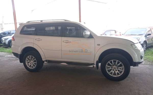 MITSUBISHI PAJERO SPORT 2.5 D EXCEED (4X2)