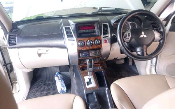MITSUBISHI PAJERO SPORT 2.5 D EXCEED (4X2)