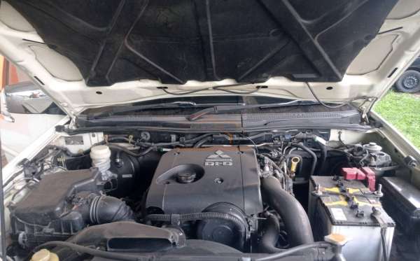 MITSUBISHI PAJERO SPORT 2.5 D EXCEED (4X2)