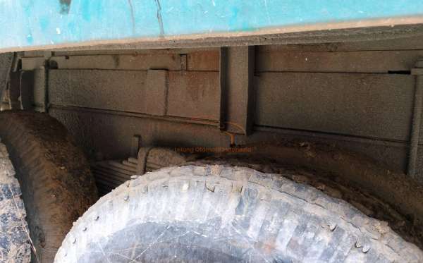 MITSUBISHI FN 527 6X4