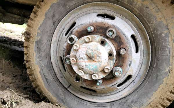 MITSUBISHI FN 527 6X4