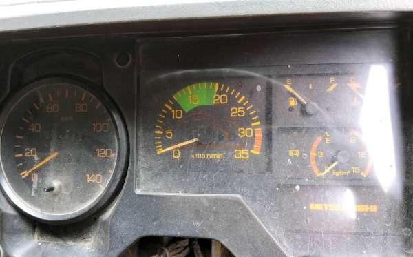 MITSUBISHI FN 527 6X4