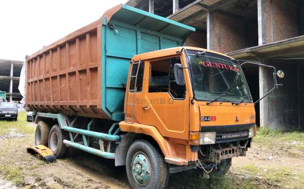 MITSUBISHI FN 527 6X4