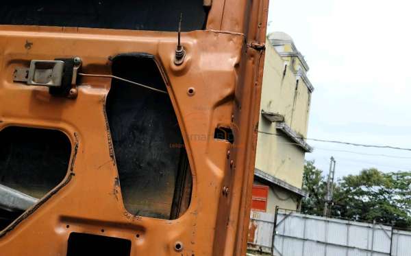 MITSUBISHI FN 527 6X4