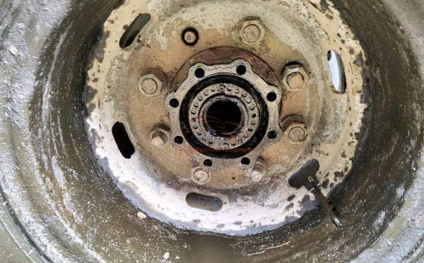 MITSUBISHI FN 527 6X4