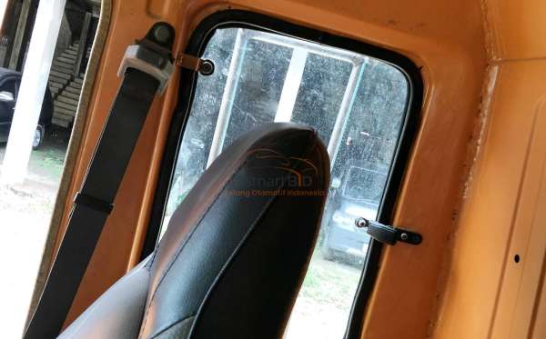 MITSUBISHI FN 527 6X4