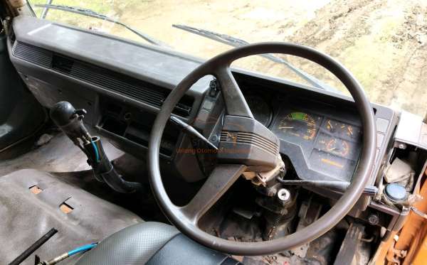 MITSUBISHI FN 527 6X4