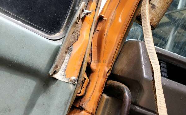 MITSUBISHI FN 527 6X4