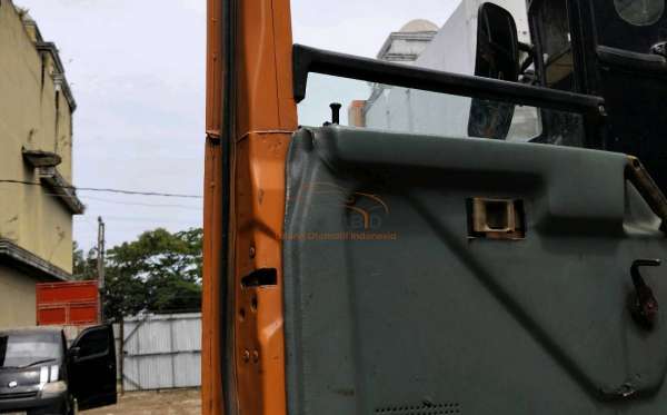 MITSUBISHI FN 527 6X4