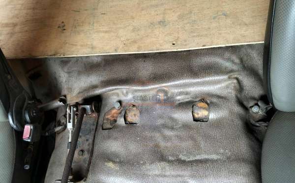 MITSUBISHI FN 527 6X4