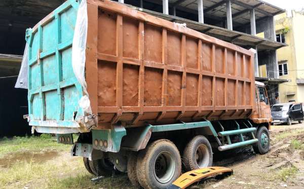 MITSUBISHI FN 527 6X4