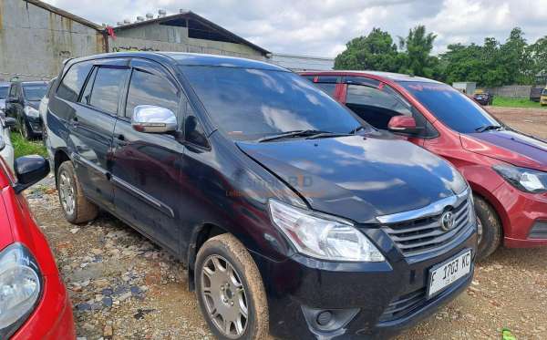 TOYOTA KIJANG INNOVA E