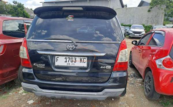 TOYOTA KIJANG INNOVA E