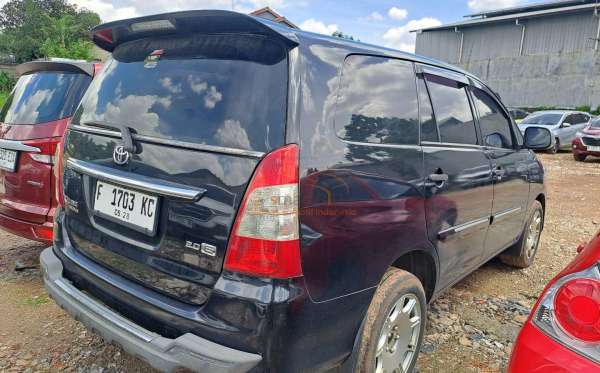 TOYOTA KIJANG INNOVA E