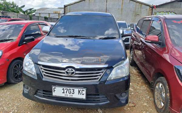 TOYOTA KIJANG INNOVA E