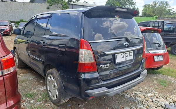 TOYOTA KIJANG INNOVA E