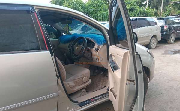 TOYOTA INNOVA