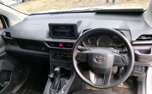 TOYOTA AVANZA 1.3 E