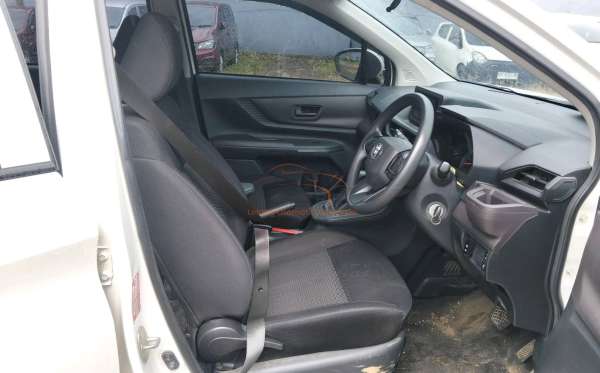 TOYOTA AVANZA 1.3 E