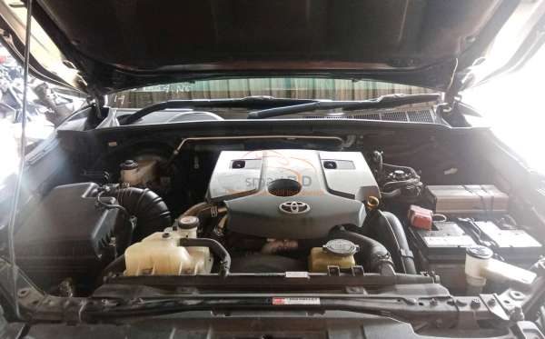 TOYOTA  FORTUNER  2.4 VRZ