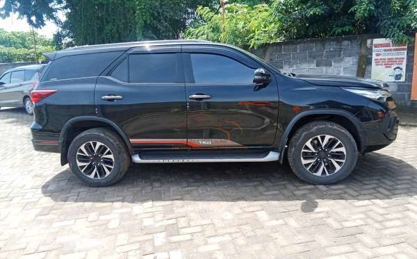 TOYOTA  FORTUNER  2.4 VRZ