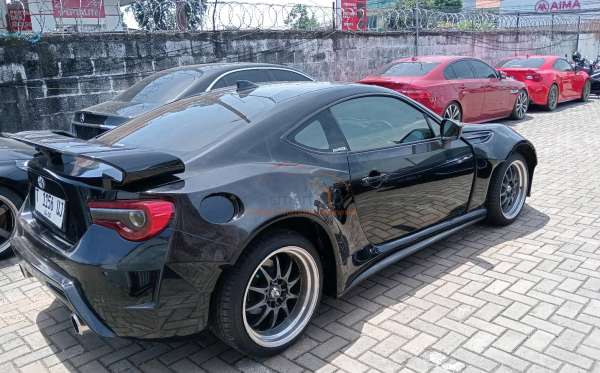 TOYOTA  86  2.0L